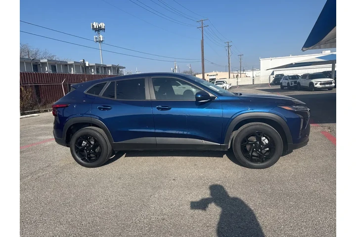 $19701 : Chevrolet Trax 2024 LS 4dr C image 4