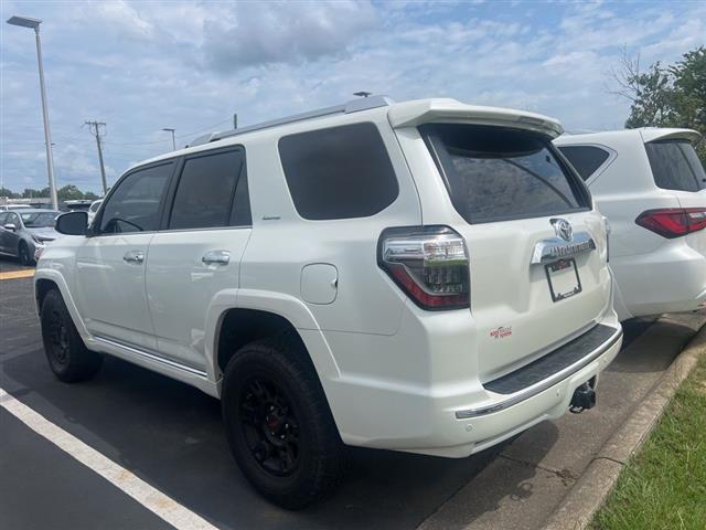 $41990 : PRE-OWNED 2021 TOYOTA 4RUNNER image 7