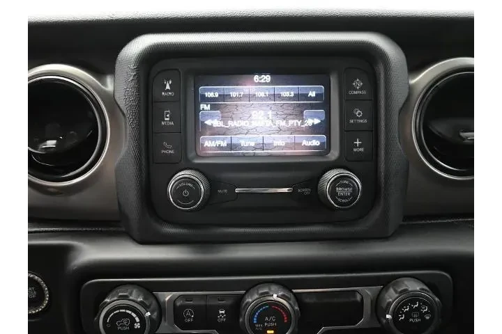 $18499 : Jeep Wrangler Unlimited 2018 image 9