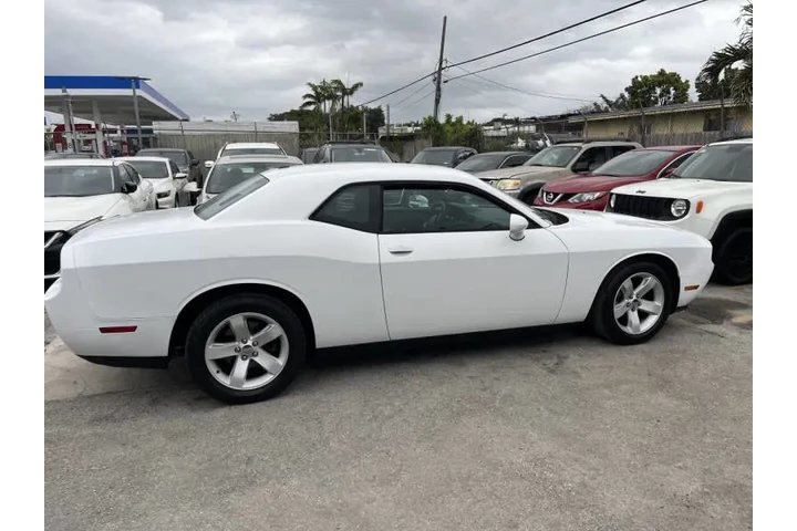 $9350 : 2014 Challenger SXT image 1