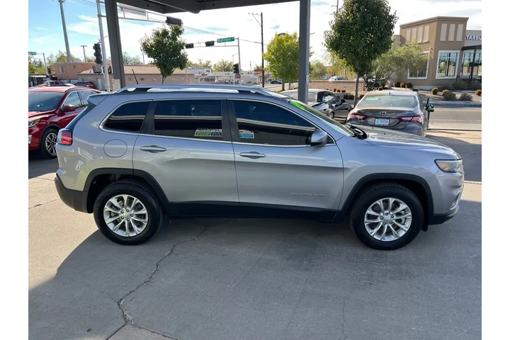 2019 Cherokee Latitude 4WD image 4