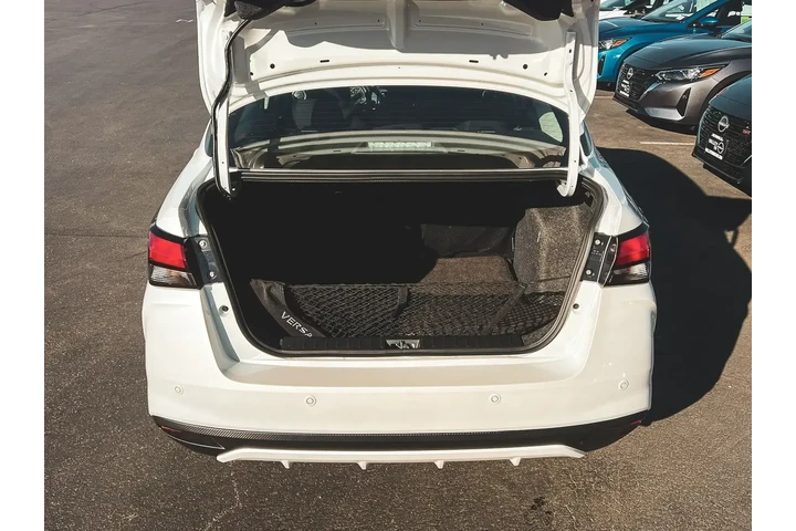 $18997 : Nissan Versa 2025 SV 4dr Sed image 7