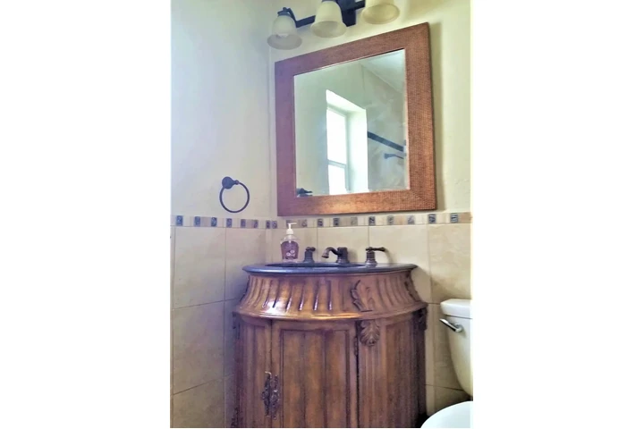 $1100 : Welcome to your home image 9