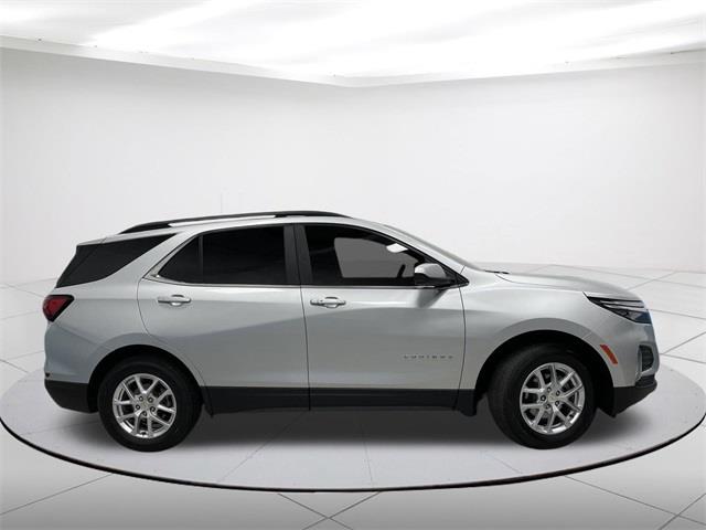 $21855 : Pre-Owned 2022 Equinox LT image 2