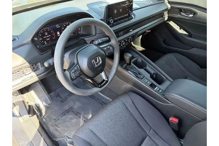 $28881 : Honda Accord 2025 SE 4dr Sed image 2