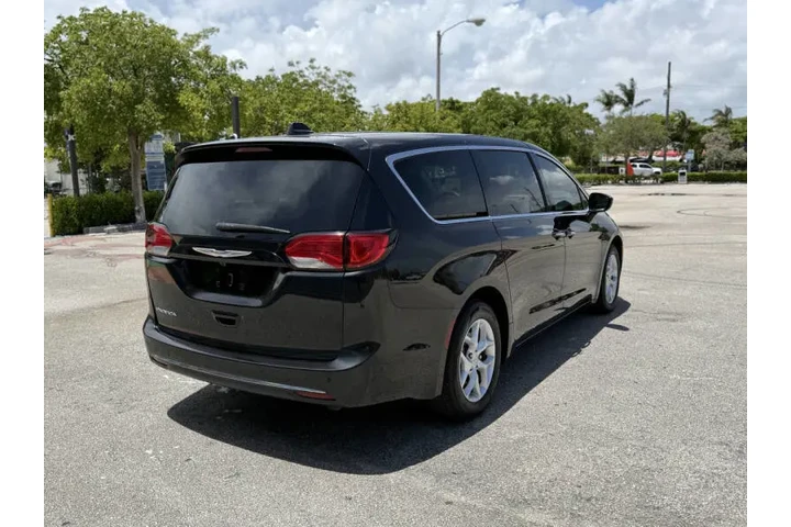$7777 : 2018 Pacifica Touring Plus image 7