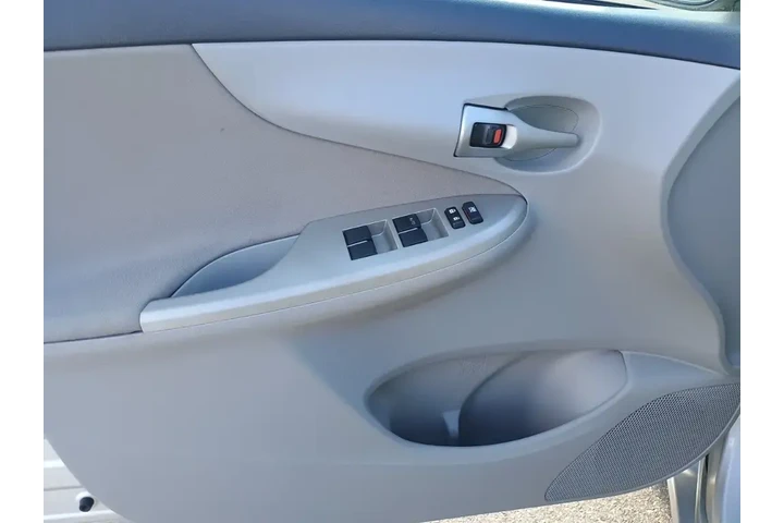 $9632 : Toyota Corolla 2013 LE 4dr S image 10