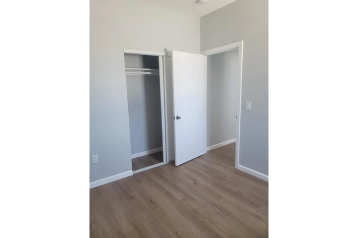 $1900 : 1/1 $1900 Silverlake Brand new image 3