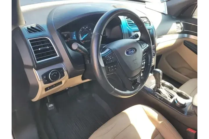 $12650 : Ford Explorer 2017 AWD XLT 4 image 9
