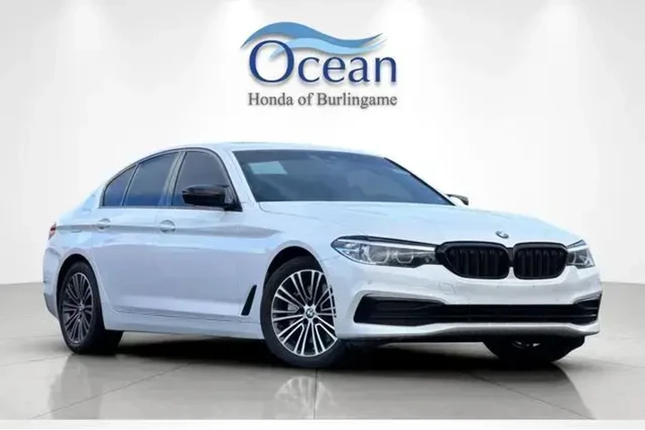 $17994 : BMW 5 Series 2019 530i 4dr S image 2