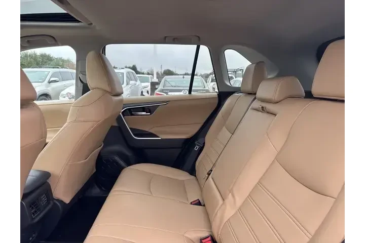 $32991 : Toyota RAV4 2025 XLE Premium image 8