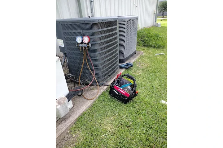 HOUSTON AC SERVICIO image 2