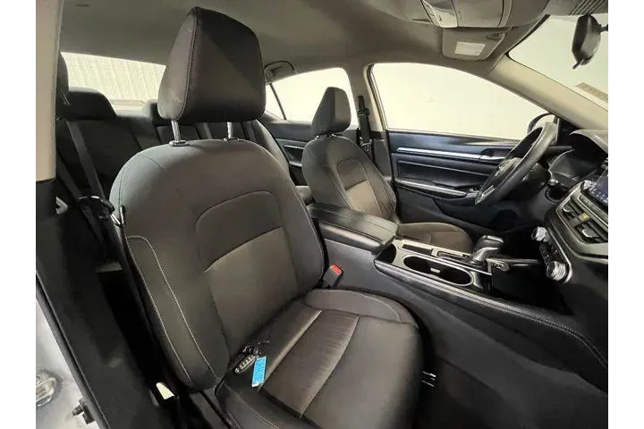 $17527 : Nissan Altima 2023 2.5 SV 4d image 9