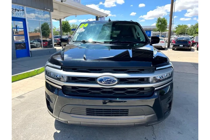 2024 Expedition XLT 4WD image 2