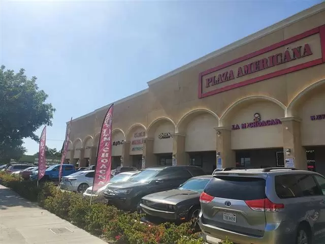 Plaza Americana Outlet Shoppin image 1