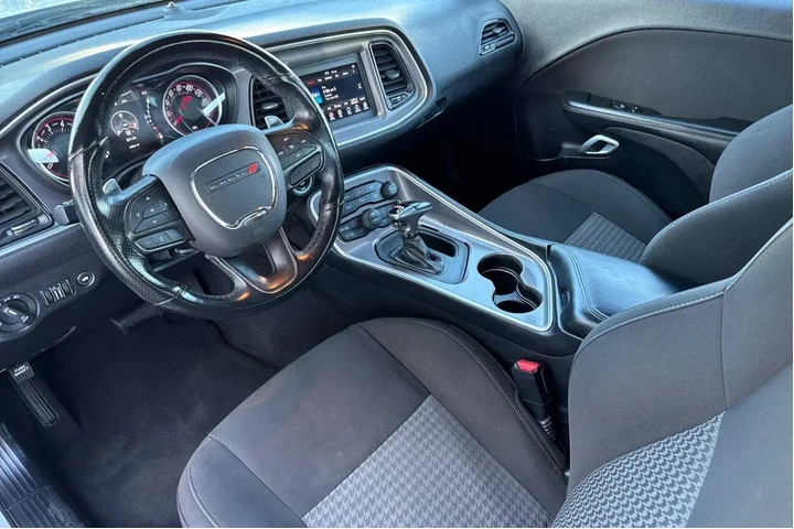 $22950 : Dodge Challenger 2022 GT 2dr image 2