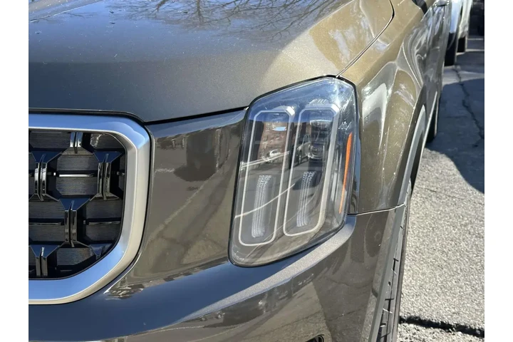 $34985 : Kia Telluride 2023 AWD SX 4d image 8