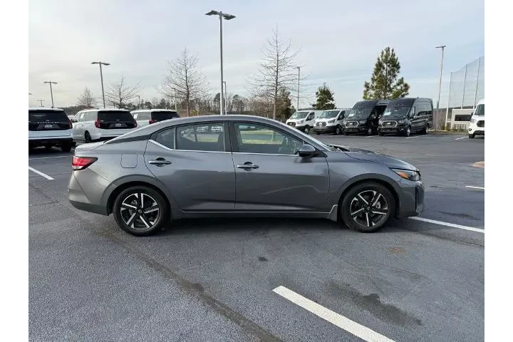 $18045 : Nissan Sentra 2024 SV 4dr Se image 9