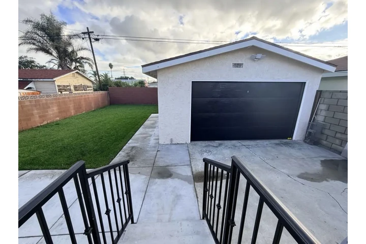 $2500 : 3 Bed 2Bat Home in South Gate image 10