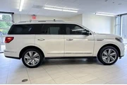 $25469 : Lincoln Navigator 2018 4x4 R thumbnail
