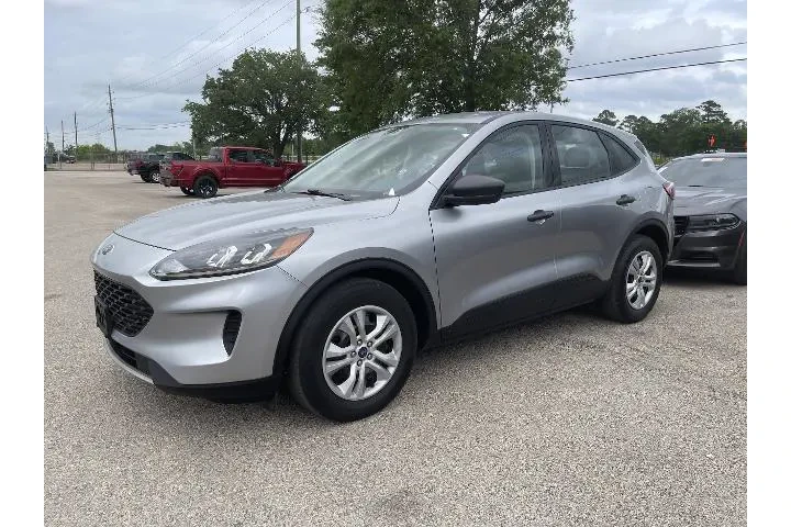 $17981 : Ford Escape 2022 S 4dr SUV image 4