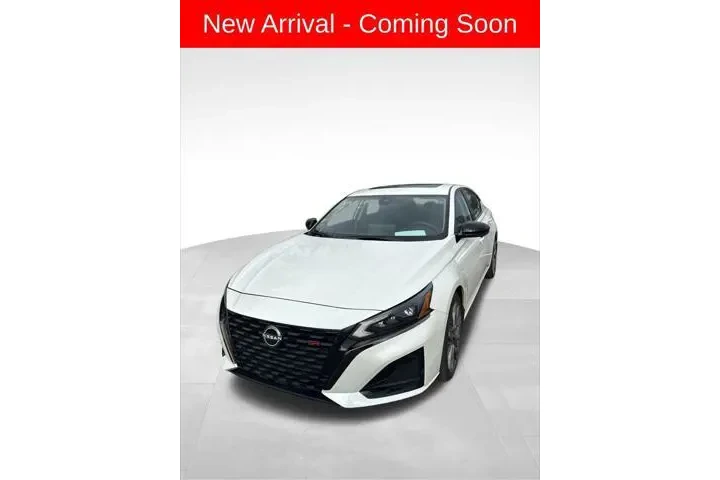 $26018 : Nissan Altima 2023 2.0 SR 4d image 2