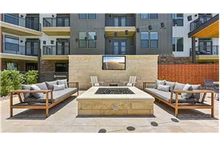 $2546 : Rental property with 3 bedro image 2