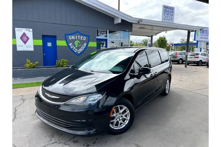 2017 Pacifica LX image 1
