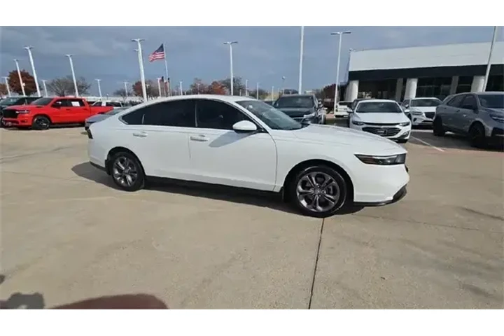 $25987 : Honda Accord 2024 EX 4dr Sed image 9