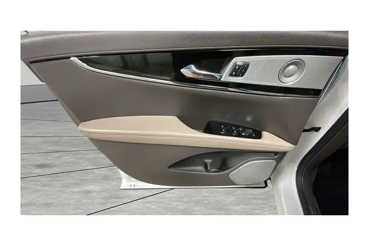 $38990 : Lincoln Nautilus 2022 AWD Re image 9