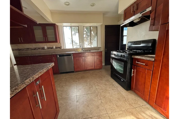 $975 : En renta cuarto image 5