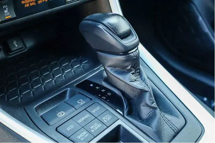 $25500 : Toyota RAV4 2022 AWD XLE 4dr image 9