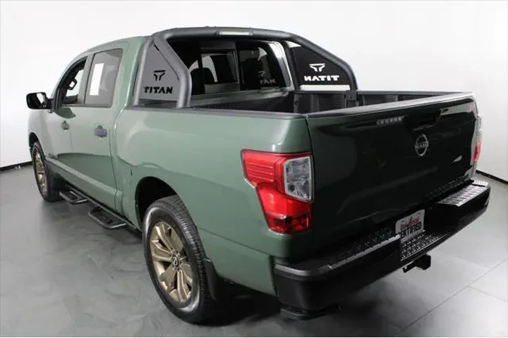$39987 : Nissan Titan 2024 4x4 SV 4dr image 4