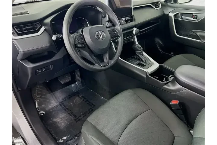 $28400 : Toyota RAV4 2024 AWD XLE 4dr image 9
