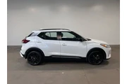 $17980 : Nissan Kicks 2023 SR 4dr Cro thumbnail