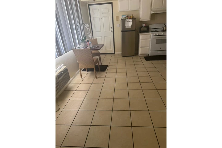 $650 : Sala para renta image 1