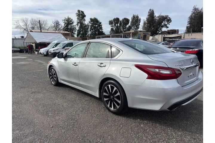 $11999 : 2018 Altima 2.5 SL image 6