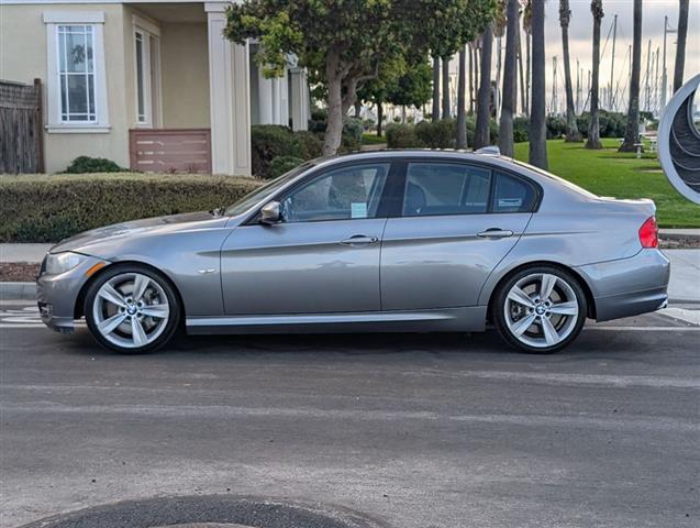 $10988 : 2011 3 Series 335i image 9