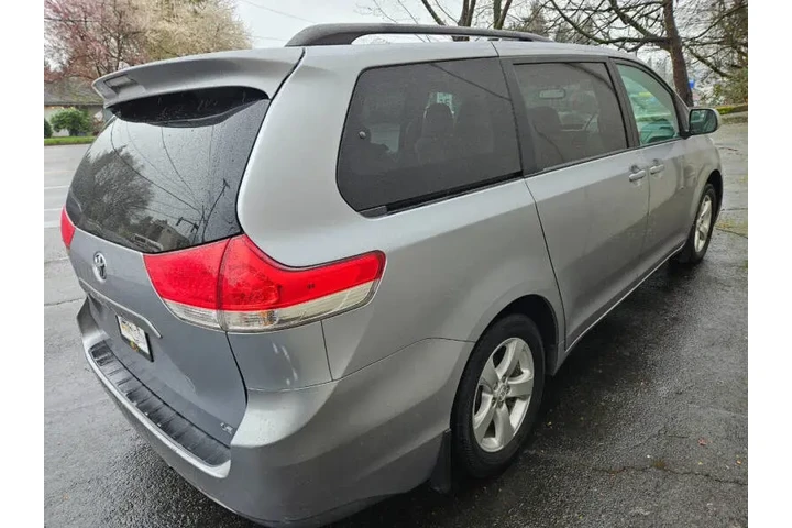 $12999 : 2012 Sienna LE 8-Passenger image 6
