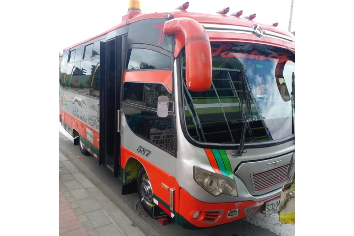 $120000000 : VENTA DE BUSETA 24 PASAJEROS image 2