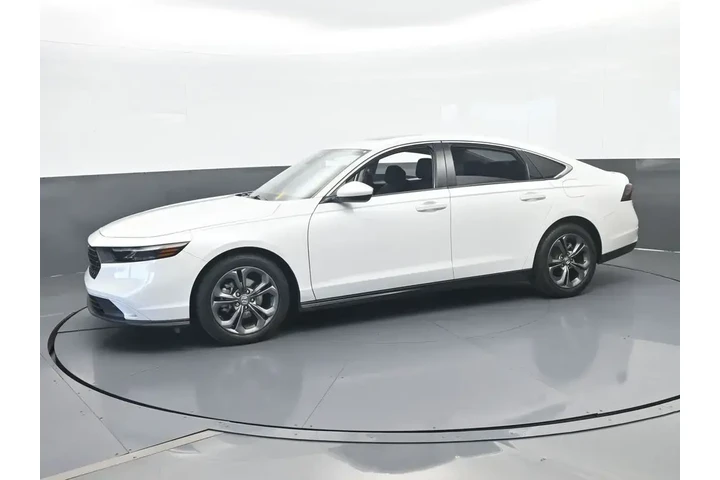 $21991 : Honda Accord 2023 EX 4dr Sed image 2