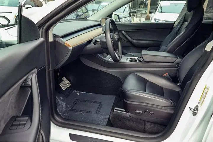 $31000 : Tesla Model Y 2022 AWD Perfo image 2