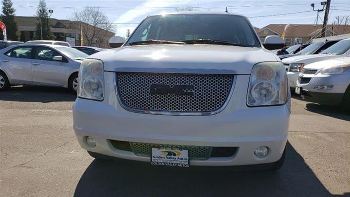 2010 GMC Yukon Denali image 8