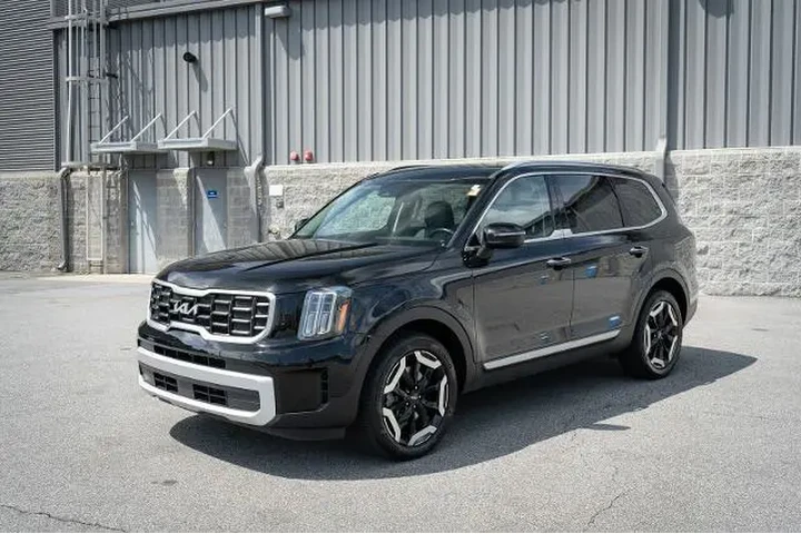 $38744 : Kia Telluride 2025 S 4dr SUV image 3