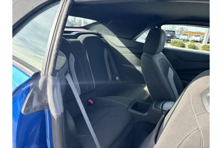 $21853 : Chevrolet Camaro 2018 LT 2dr image 6