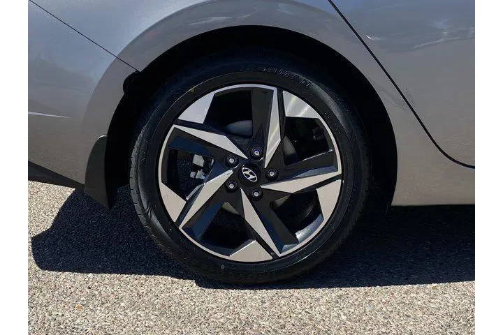 $17731 : Hyundai ELANTRA 2023 SEL 4dr image 9