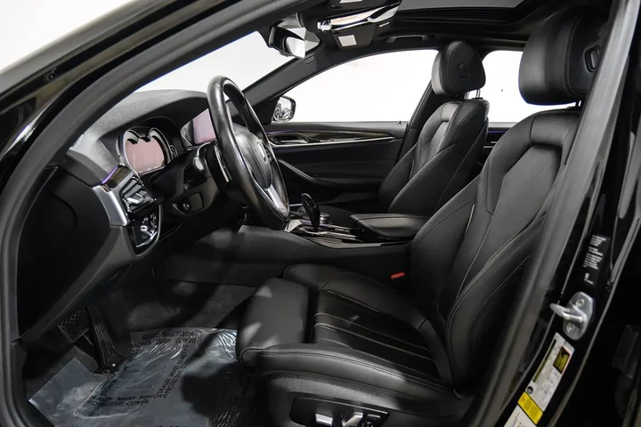 $17490 : 2019 5 Series 530i image 5