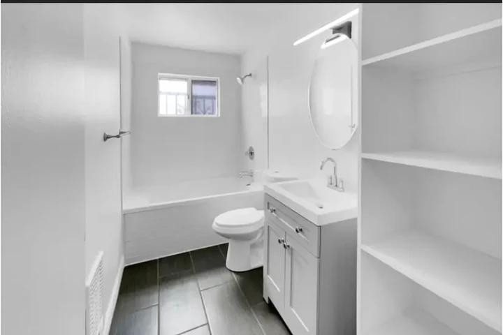 $900 : 2 bedroom 1 bathroom house ren image 7
