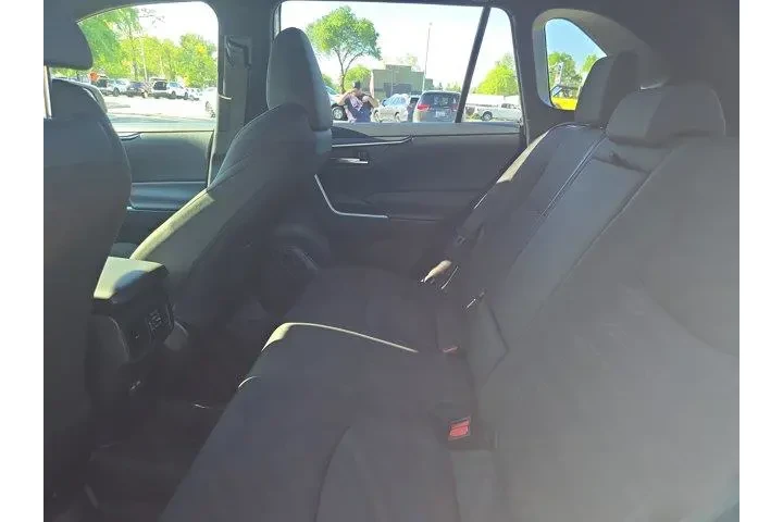 $39995 : Toyota RAV4 Hybrid 2025 AWD image 8