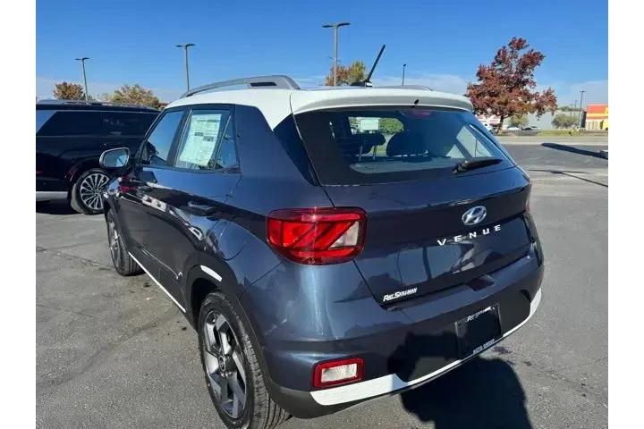 $24825 : Hyundai VENUE 2026 SEL 4dr C image 6